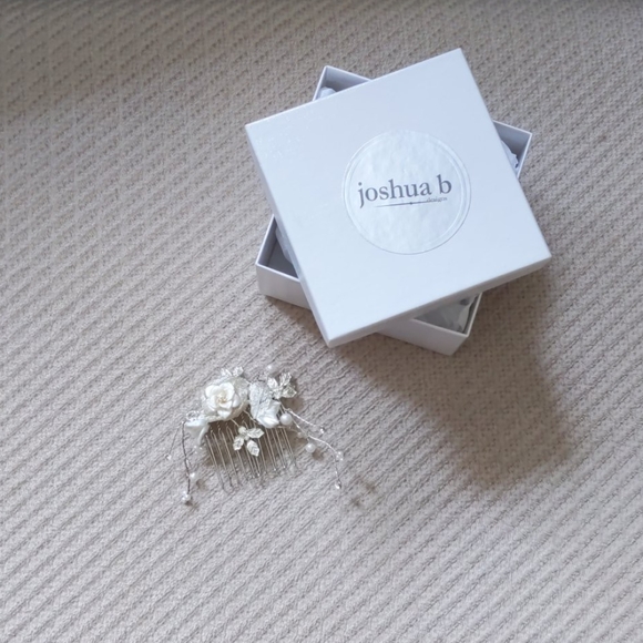 Pearl hair comb - Joshua b designs - Picture 3 of 3